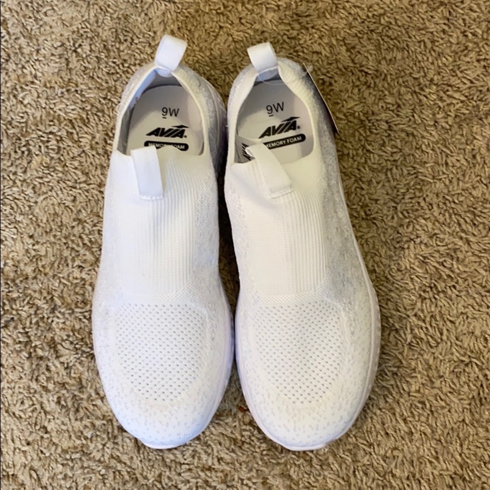 NWT White Avia Sneakers